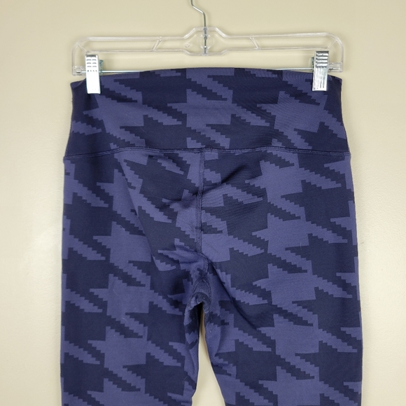Alo Houndstooth Leggings - Picture 5 of 7